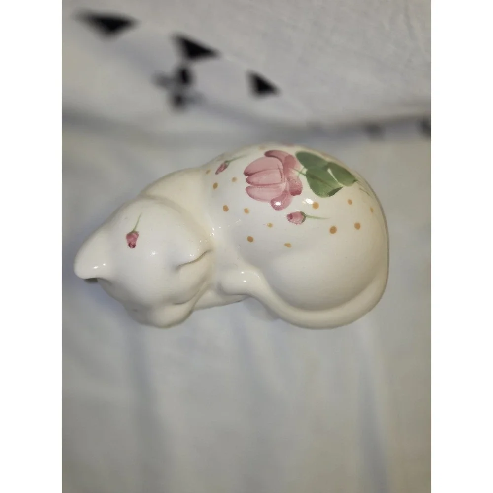 Vintage Lasting Products USA White Ceramic Sleeping Floral Cat